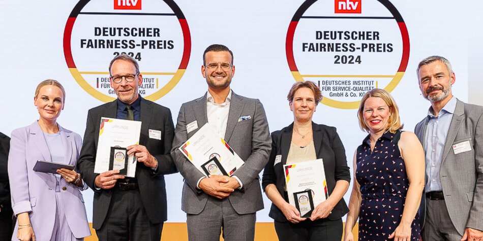 Deutscher Fairness-Preis 2024: Kirsten Grunwald (3.v.r), Direktorin Händlerfinanzierung von Mobilize Financial Services, bei der Preisverleihung am 15. Oktober 2024 in Berlin. © Foto: Christian Schlenker / DISQ / ntv